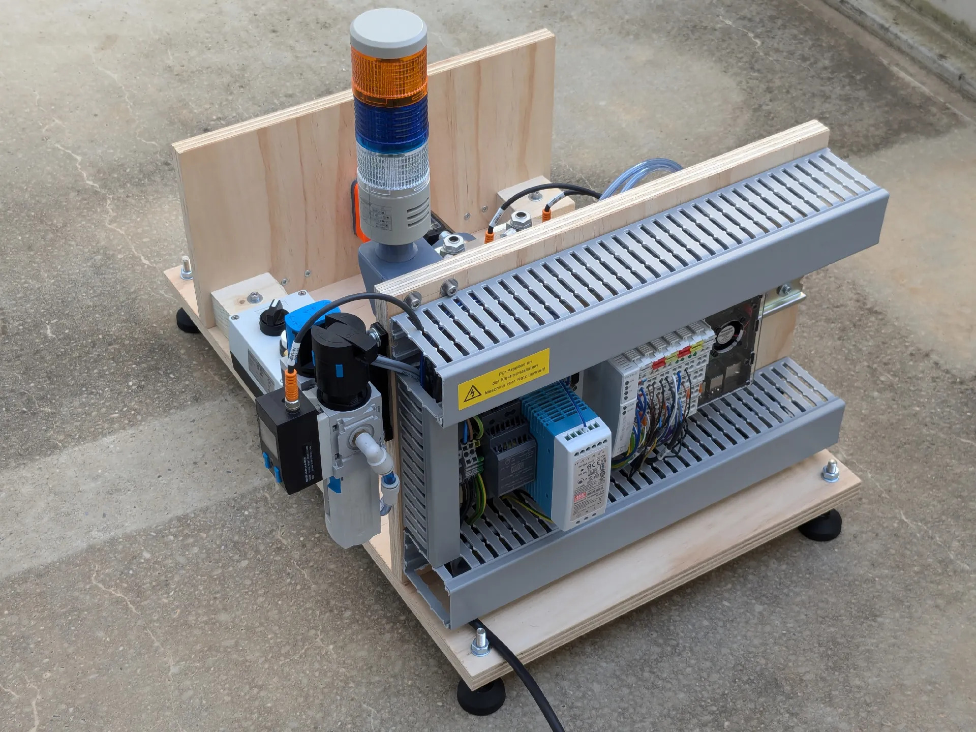Control side with WAGO stack, stack light, FRL and solenoid valve